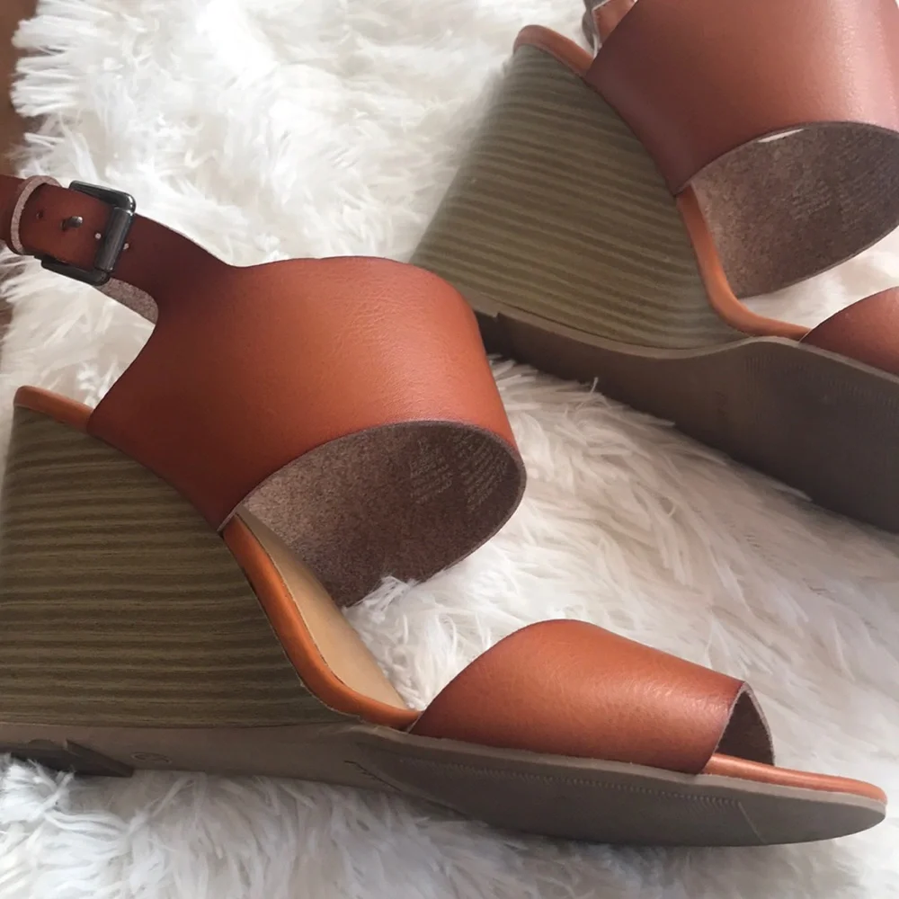 Old Navy Slingback Wedge Sandals Size 10 - Picture 4 of 8